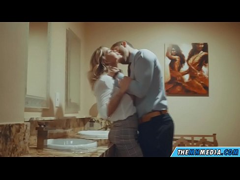 ❤️ Rehefa mamitaka anao ao amin'ny trano fidiovana ho an'ny besinimaro ny blonde be busty ❌ Anal vidéo aminay ❤